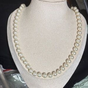 Elegant Pearl Necklace
